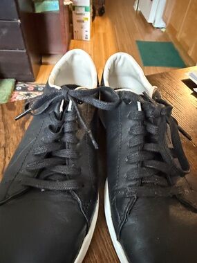 Women’s Black Low-Top Leather Sneakers